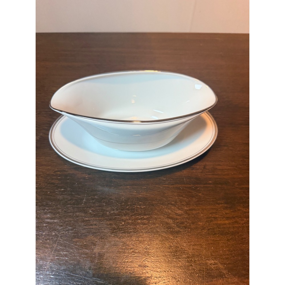 Imperial China Sincerity 318 Gravy Boat Platinum Trim Attached Plate Japan White